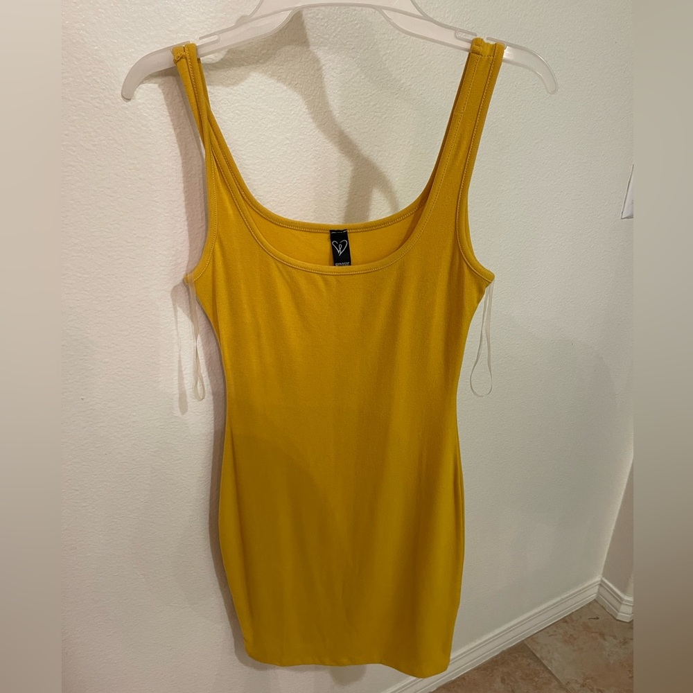 NWOT yellow body on dress